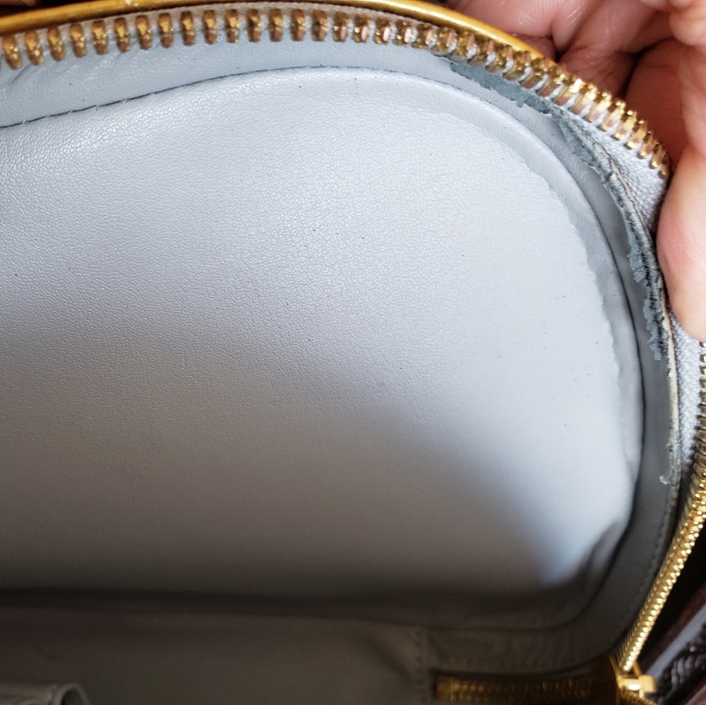 Louis Vuitton - Picture 15 of 17